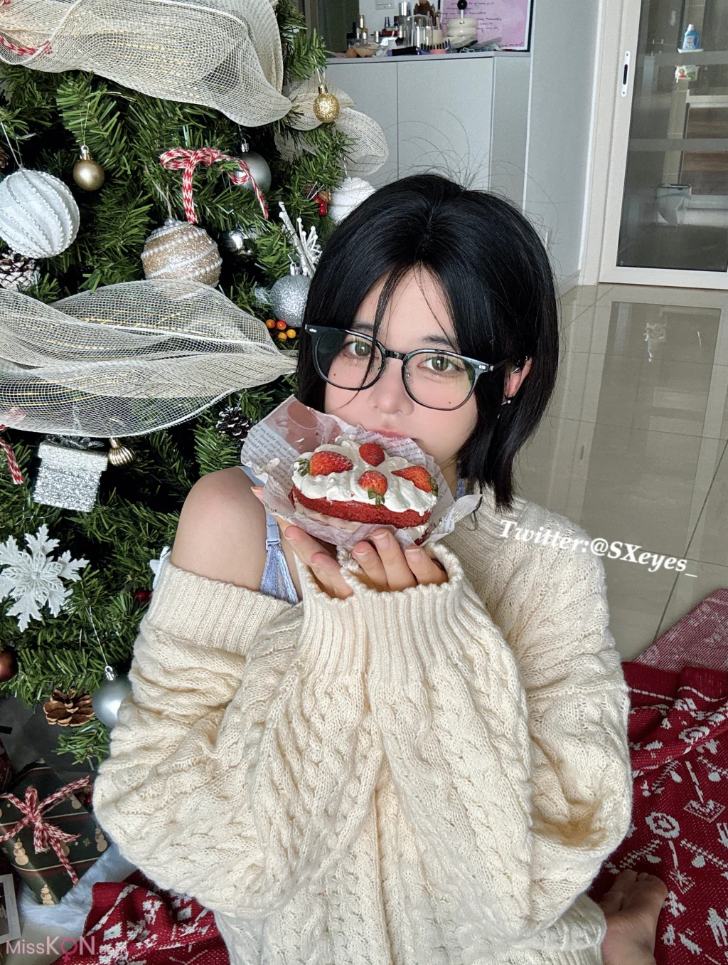 Coser@眼酱大魔王w: Fantia 2023年12月订阅 (28 photos + 1 video) – Page 3