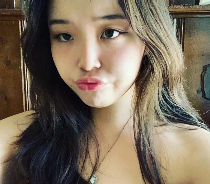jess_kim: 可爱大奶留学生 无水订阅 (134 photos + 31 videos)