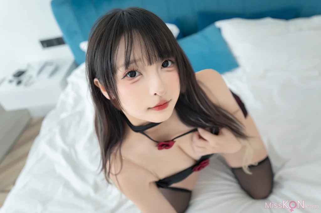 Coser@神楽坂真冬: 午夜玫瑰 (75 photos + 2 videos)
