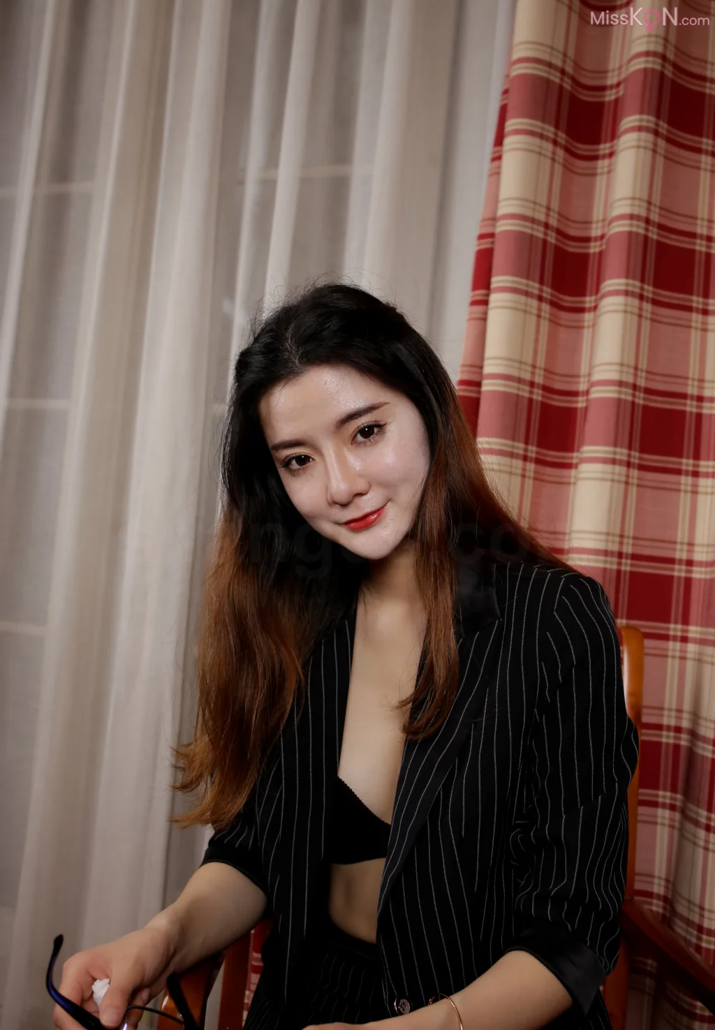 [Private Photoshoot] 梦凡: 极品素人御姐 怀旧式宾馆全尺度私拍 (178 photos)