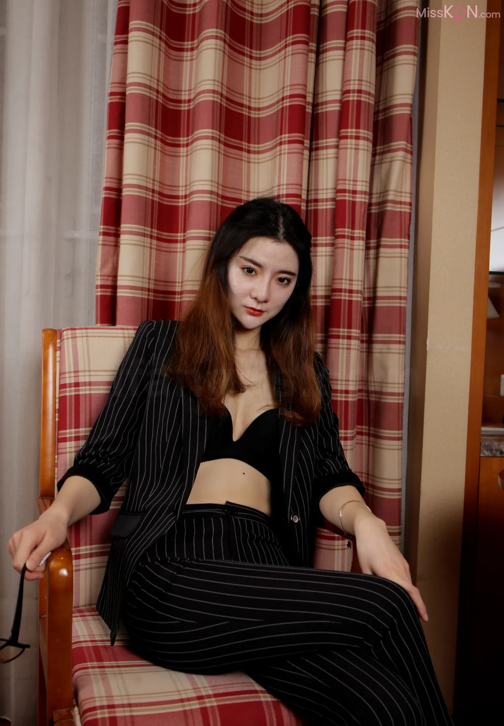 [Private Photoshoot] 梦凡: 极品素人御姐 怀旧式宾馆全尺度私拍 (178 photos)
