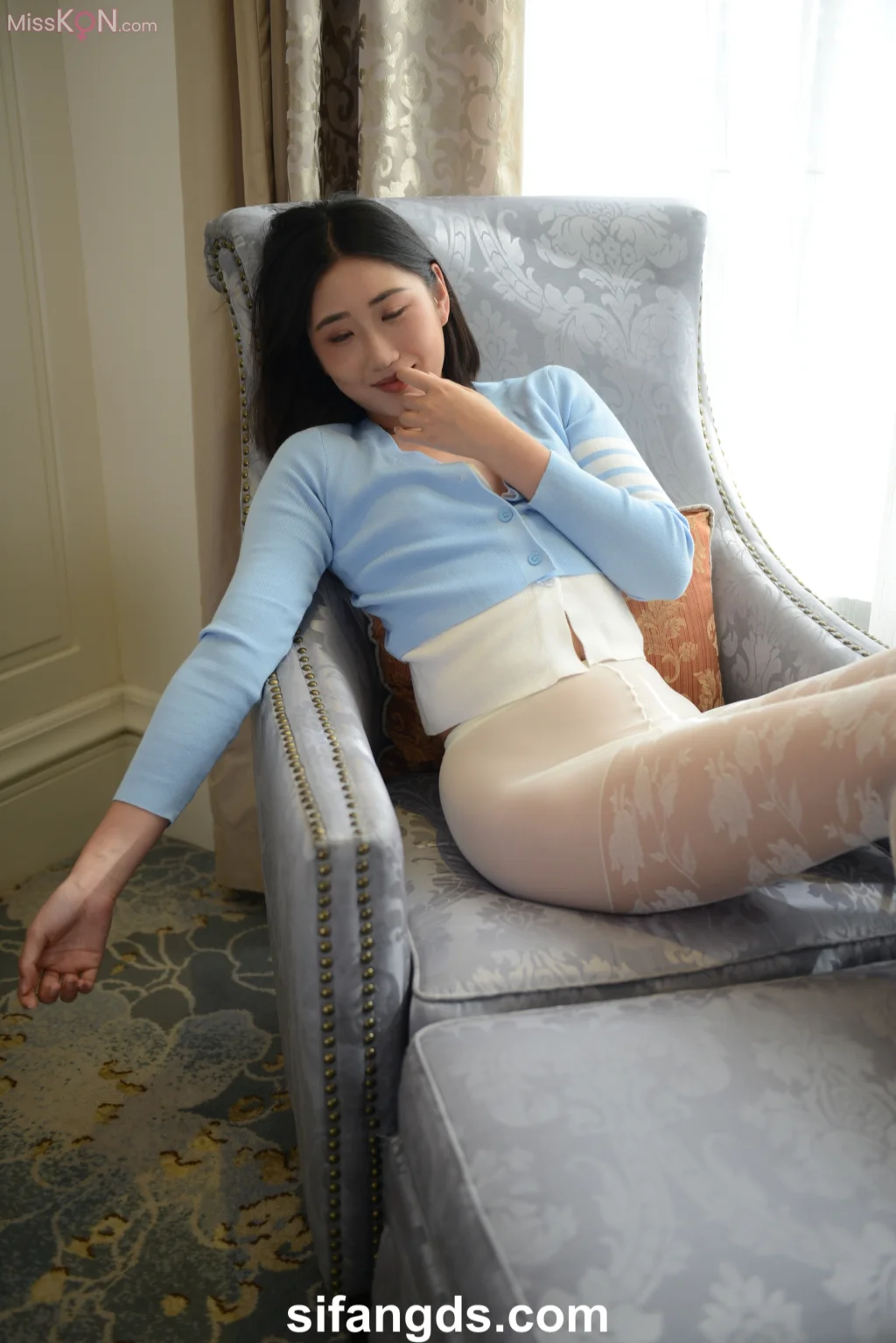 芊芊: PANS经典收藏 毛衣白丝透视 (285 photos + 1 video)