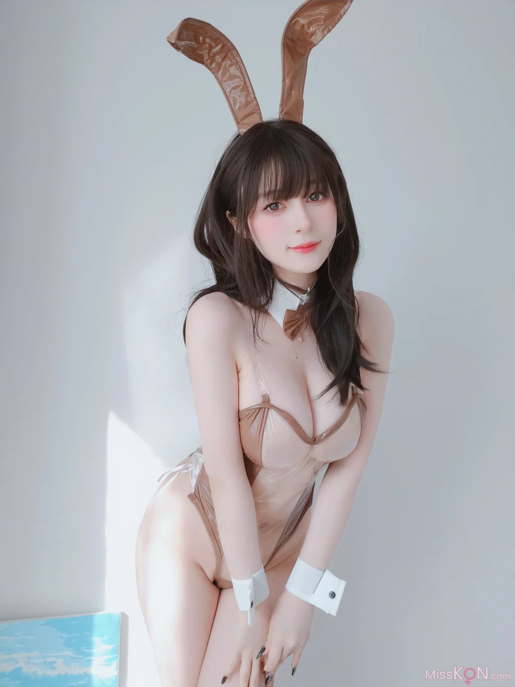 Coser@白银81: 透明ウサギガール (31 photos + 1 video)