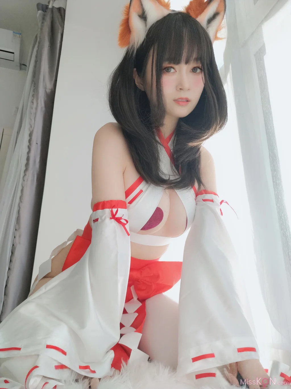 Coser@白银81: 神社小狐狸 (93 photos + 7 videos)