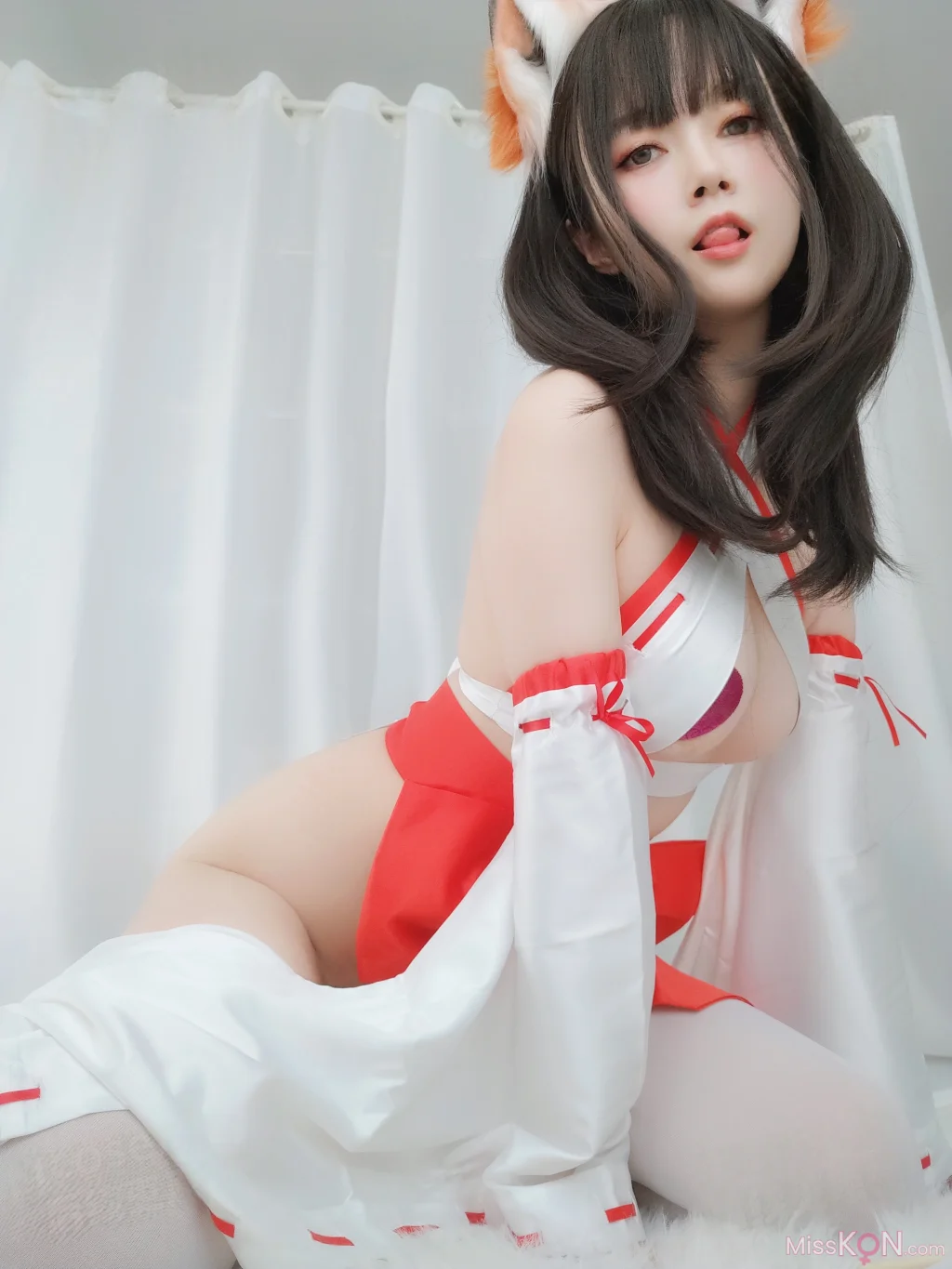 Coser@白银81: 神社小狐狸 (93 photos + 7 videos)