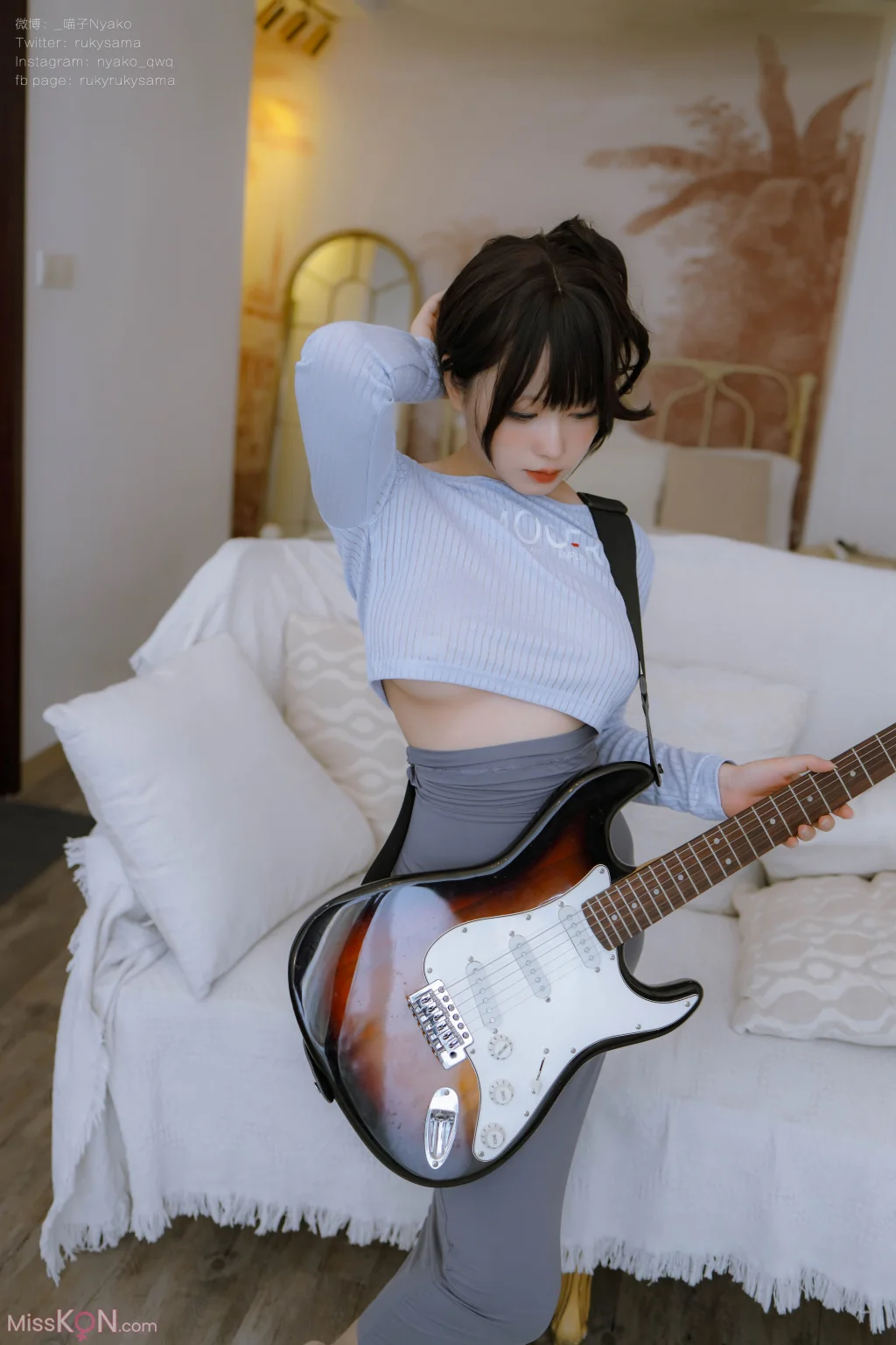 Coser@Nyako喵子: 吉他妹妹连衣裙 (71 photos + 1 video)