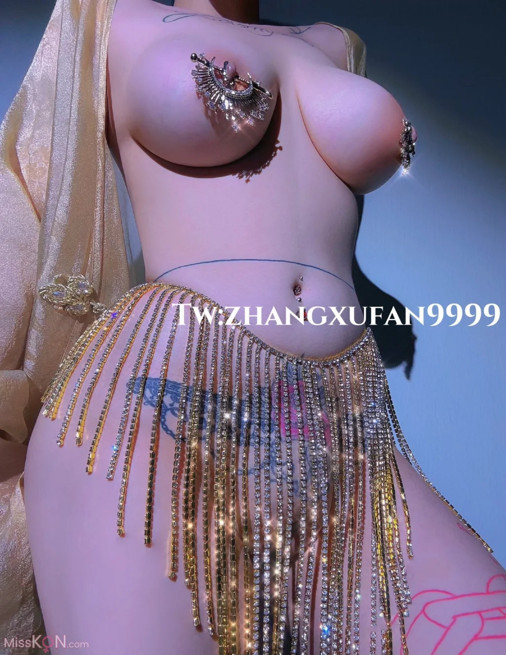 Zhangxufan8888: 超级巨臀爆乳女M尤物 万里挑一巨乳世纪美臀 (214 photos + 3 videos)