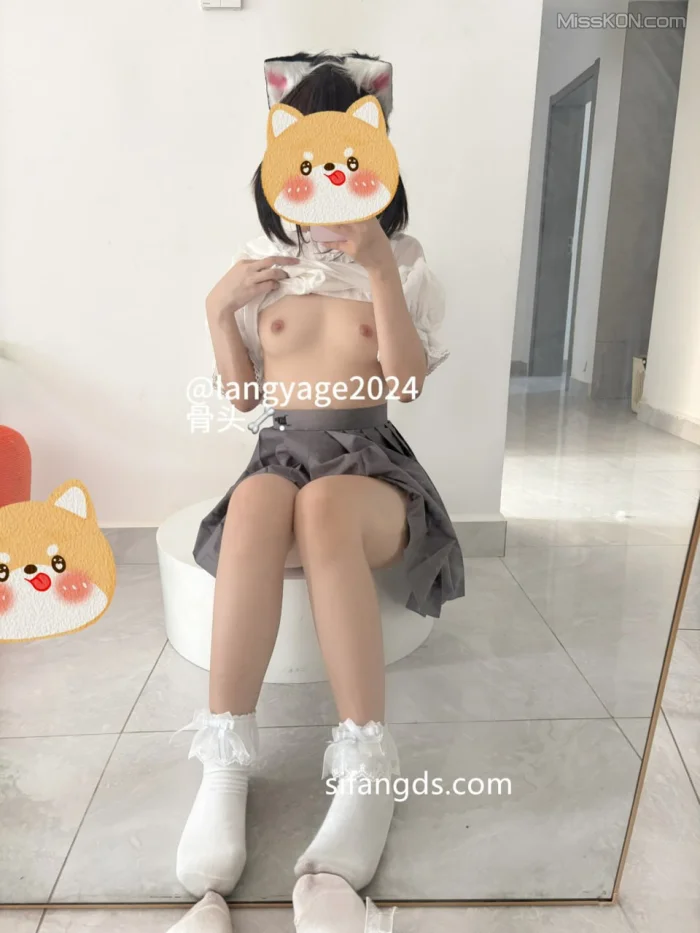 骨头: 美女福利姬订阅&门槛作品 (11 photos + 51 videos)