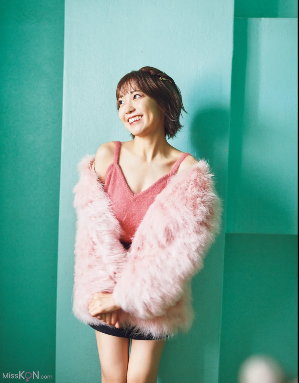 [JP] Shuka Saitō (斉藤朱夏): 2nd写真集 朱夏休み (121 photos)