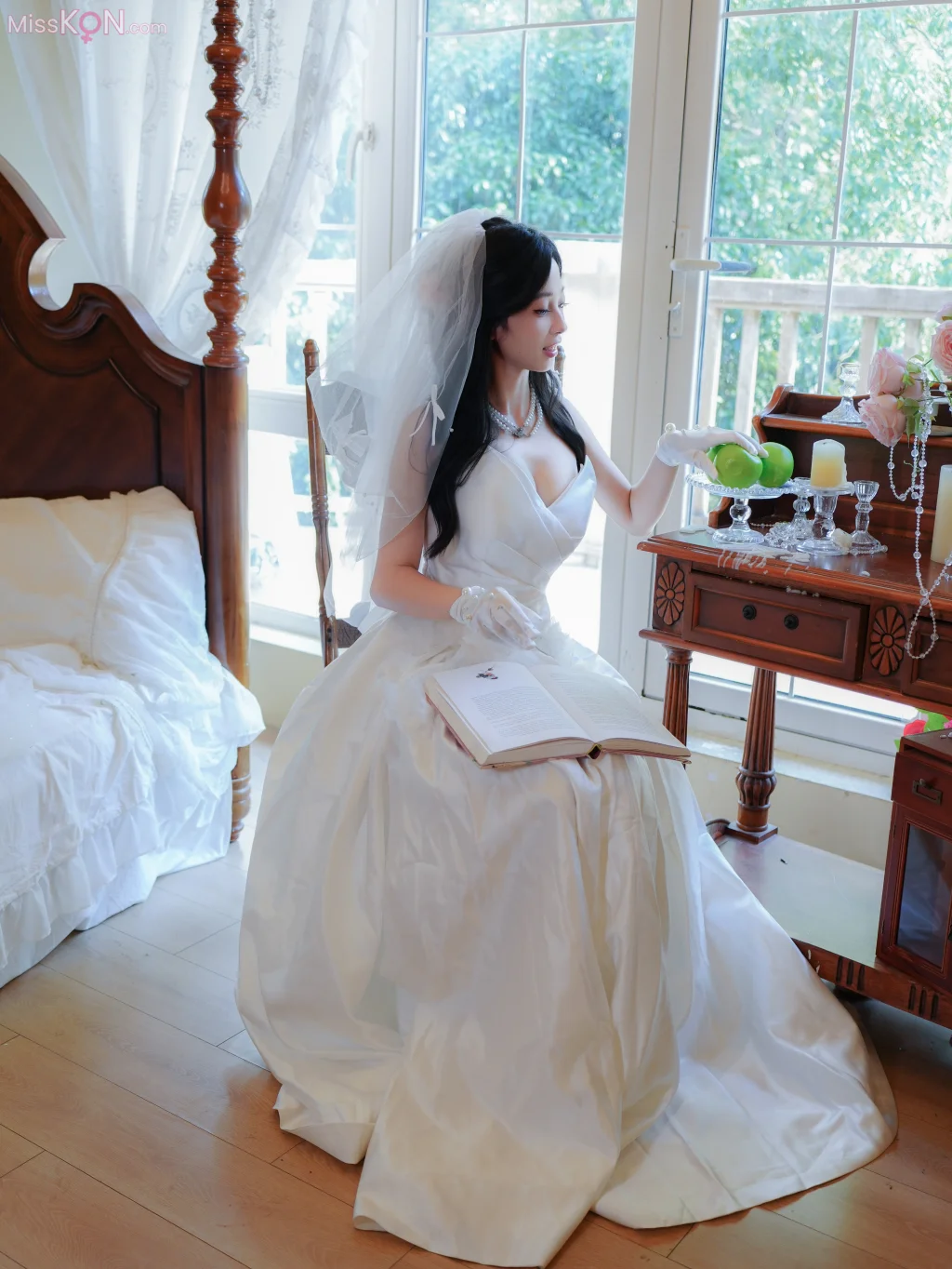 [XR Uncensored] 朱朱molly: R18 秀人网模特 新人首秀 洁白婚纱 (82 photos)