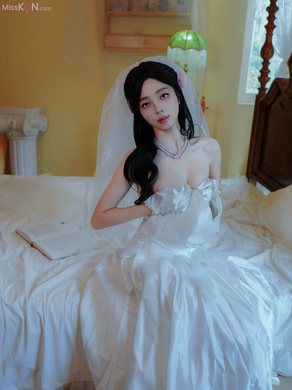 [XR Uncensored] 朱朱molly: R18 秀人网模特 新人首秀 洁白婚纱 (82 photos)