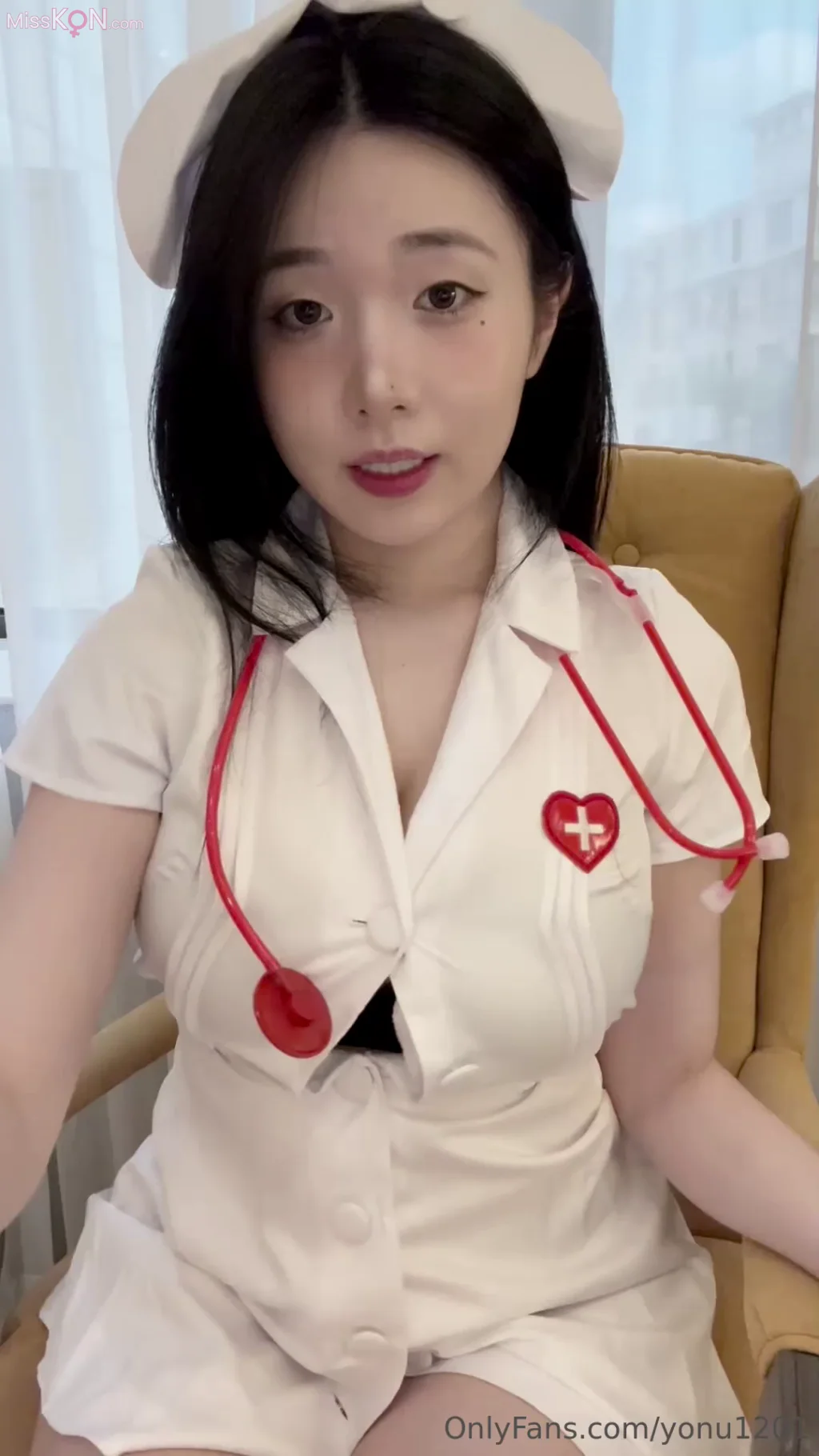Yeon Woo (연우): 딜도+간호사 6V [온팬] (18 photos + 6 videos)