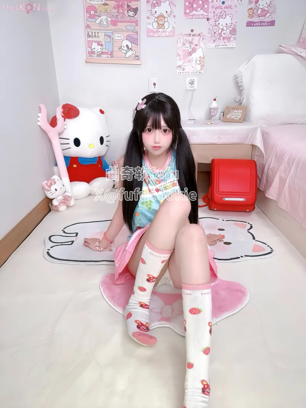 曲奇软fufu: 乖乖女儿服 (52 photos + 5 videos)