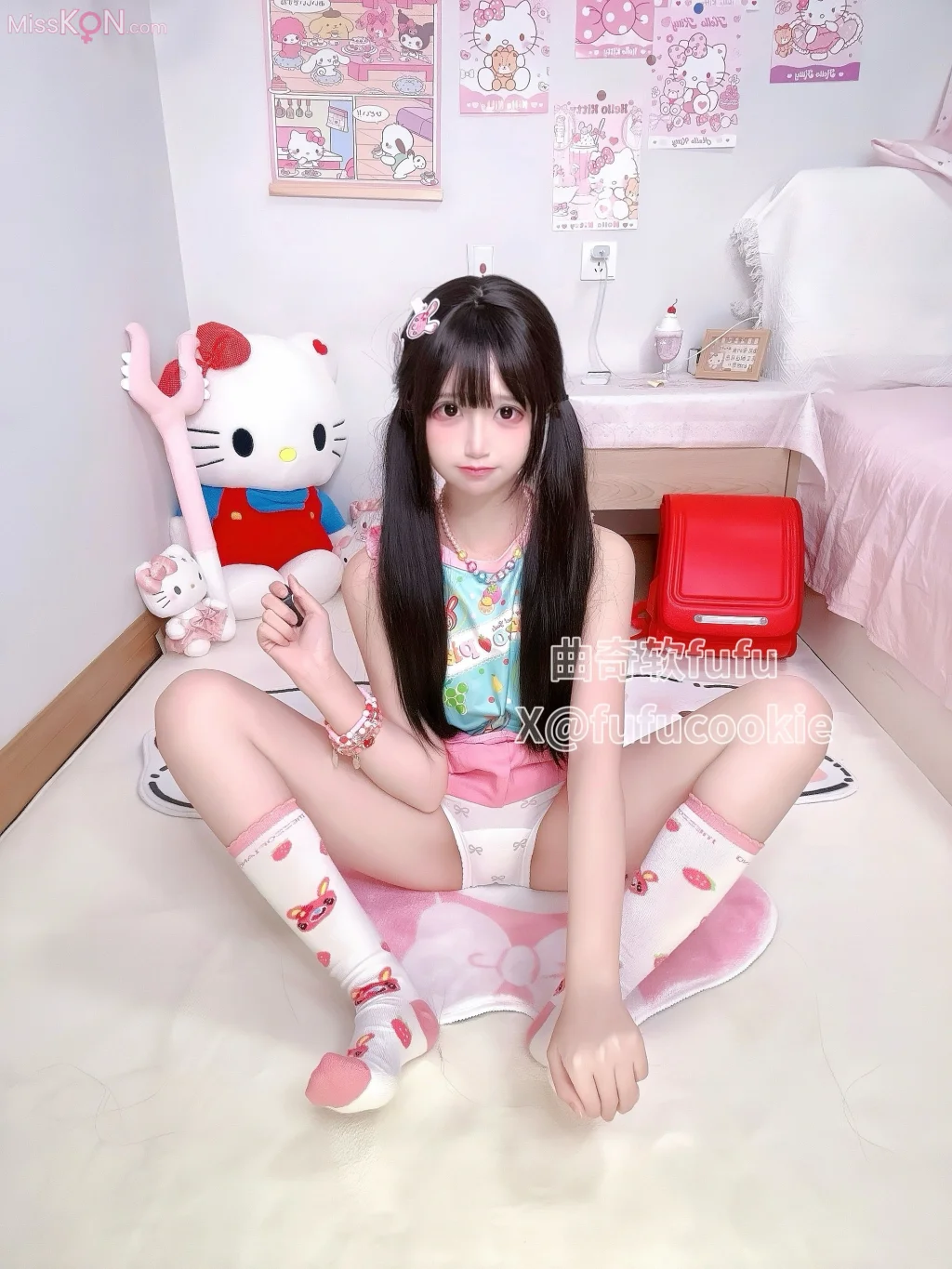 曲奇软fufu: 乖乖女儿服 (52 photos + 5 videos)