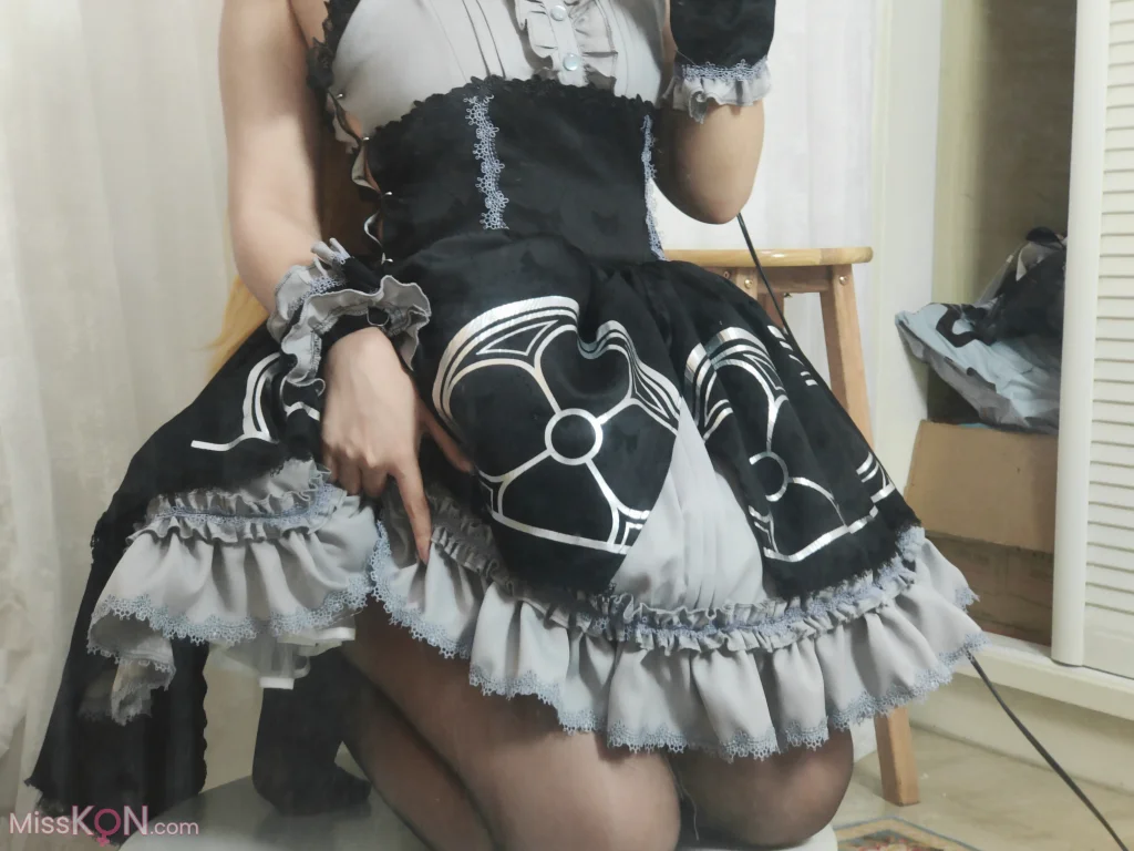 Coser@比奇堡黄塞方块: 蔚蓝档案 玛丽偶像自拍 (30 photos + 4 videos)