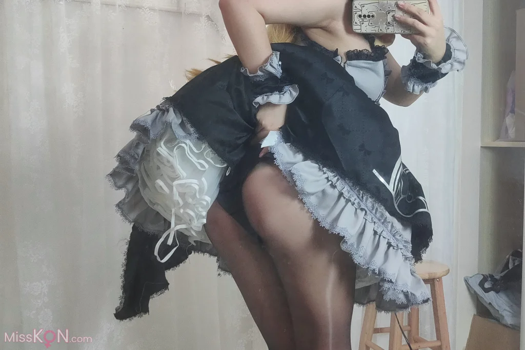 Coser@比奇堡黄塞方块: 蔚蓝档案 玛丽偶像自拍 (30 photos + 4 videos)