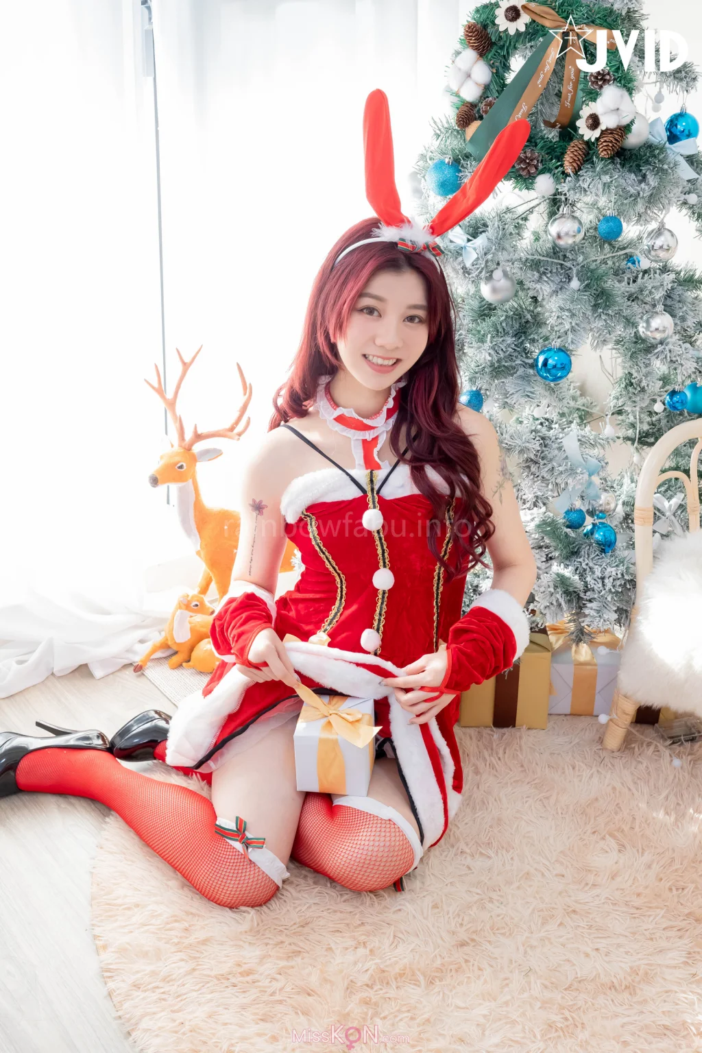 [JVID] Caroline卡洛琳: 暗戀中的超正學妹今年的交換禮物很不一樣….💦💦 (110 photos) – Page 4