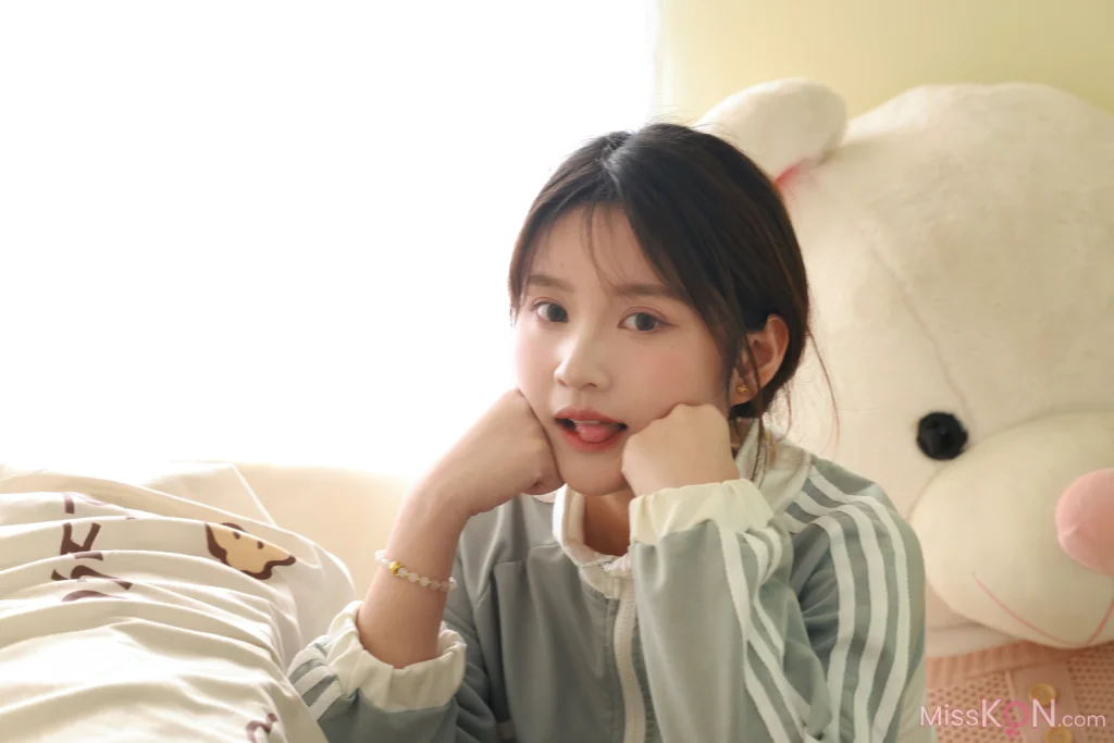 [她们印象] No.002: 小点心 (113 photos + 1 video)