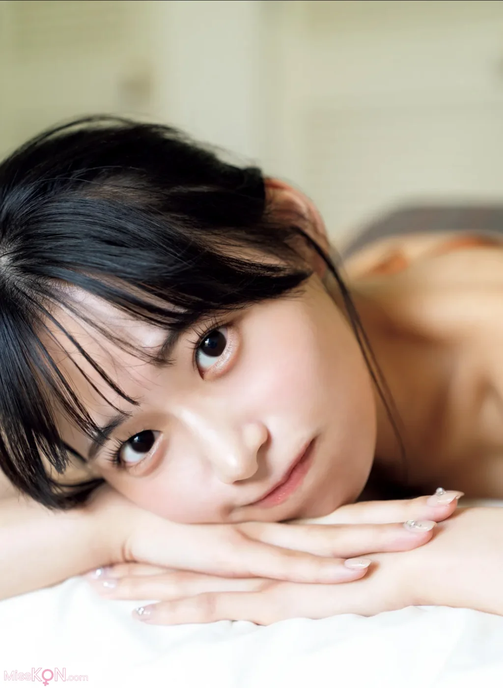 [JP] 中西花: FRIDAY GOLD プレミアムな初水着 (12 photos + 1 video)