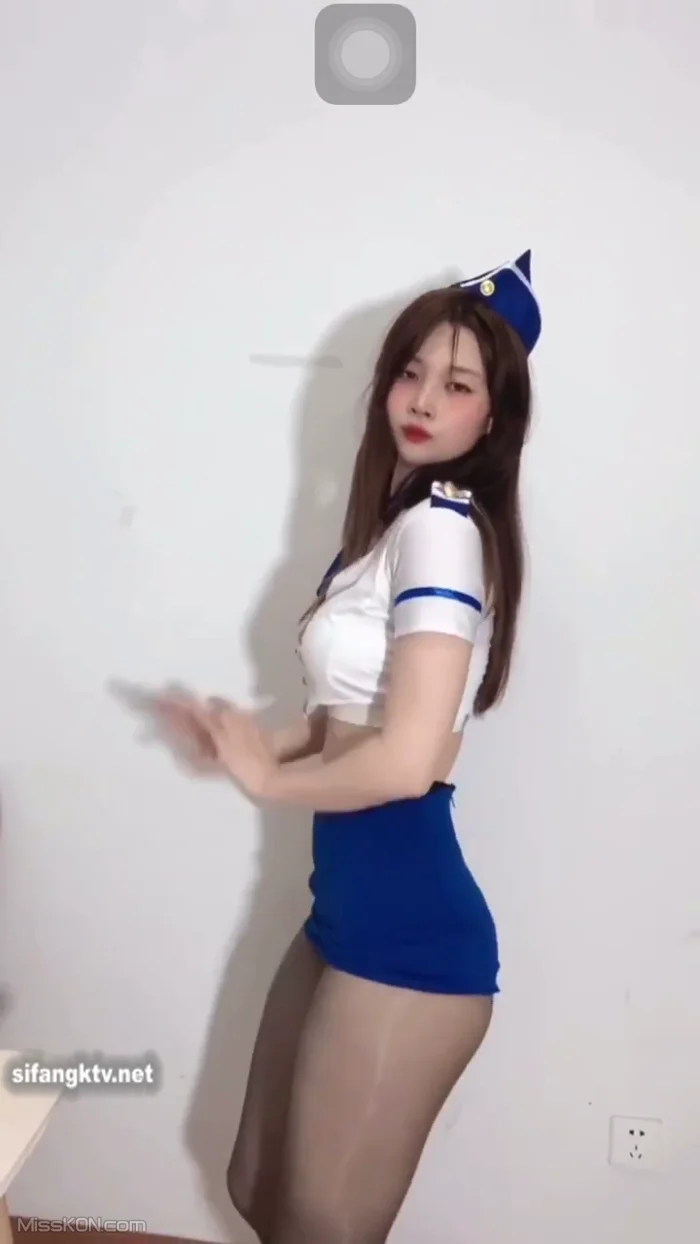 甜子兔哟: 单身人妻宝妈 给榜一大哥的大尺度私拍福利 (60 photos + 22 videos)
