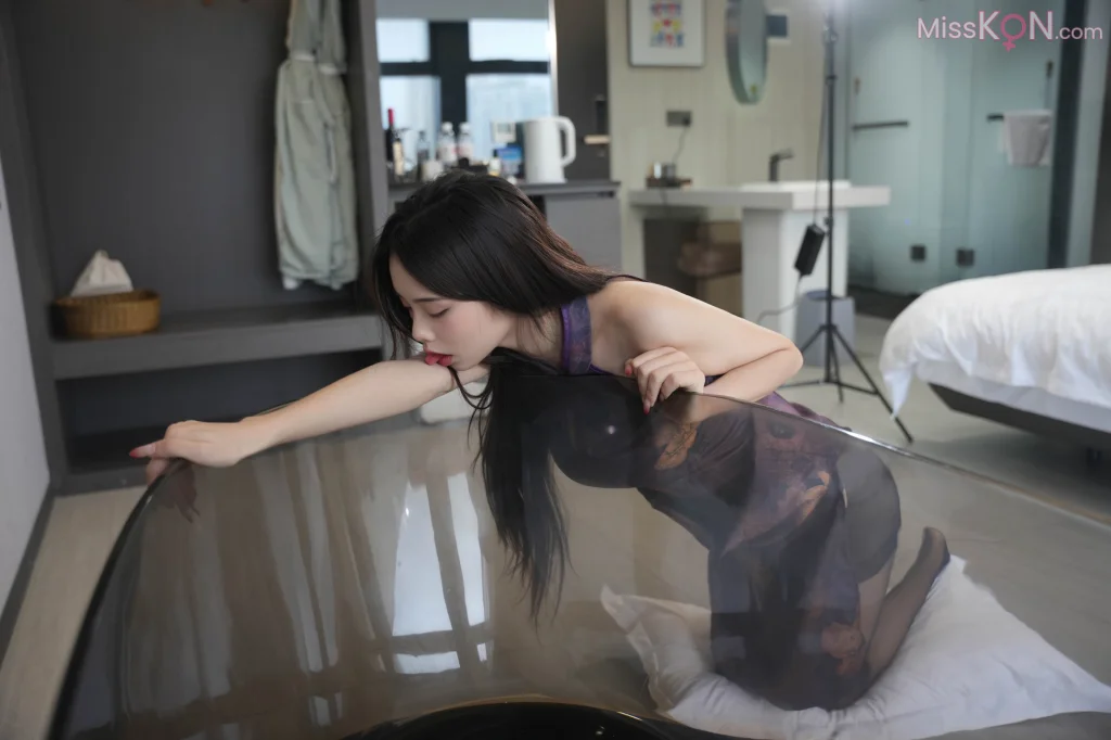 [XR Uncensored] 小奶娇: R18 秀人网模特 复古旗袍黑丝 (91 photos)