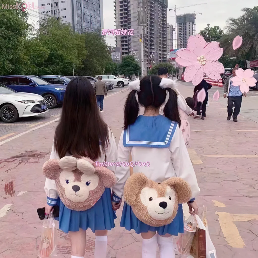 QoQVQoQ(花铁锤姐妹): 顶级双胞胎姐妹私拍合集 (401 photos + 37 videos)