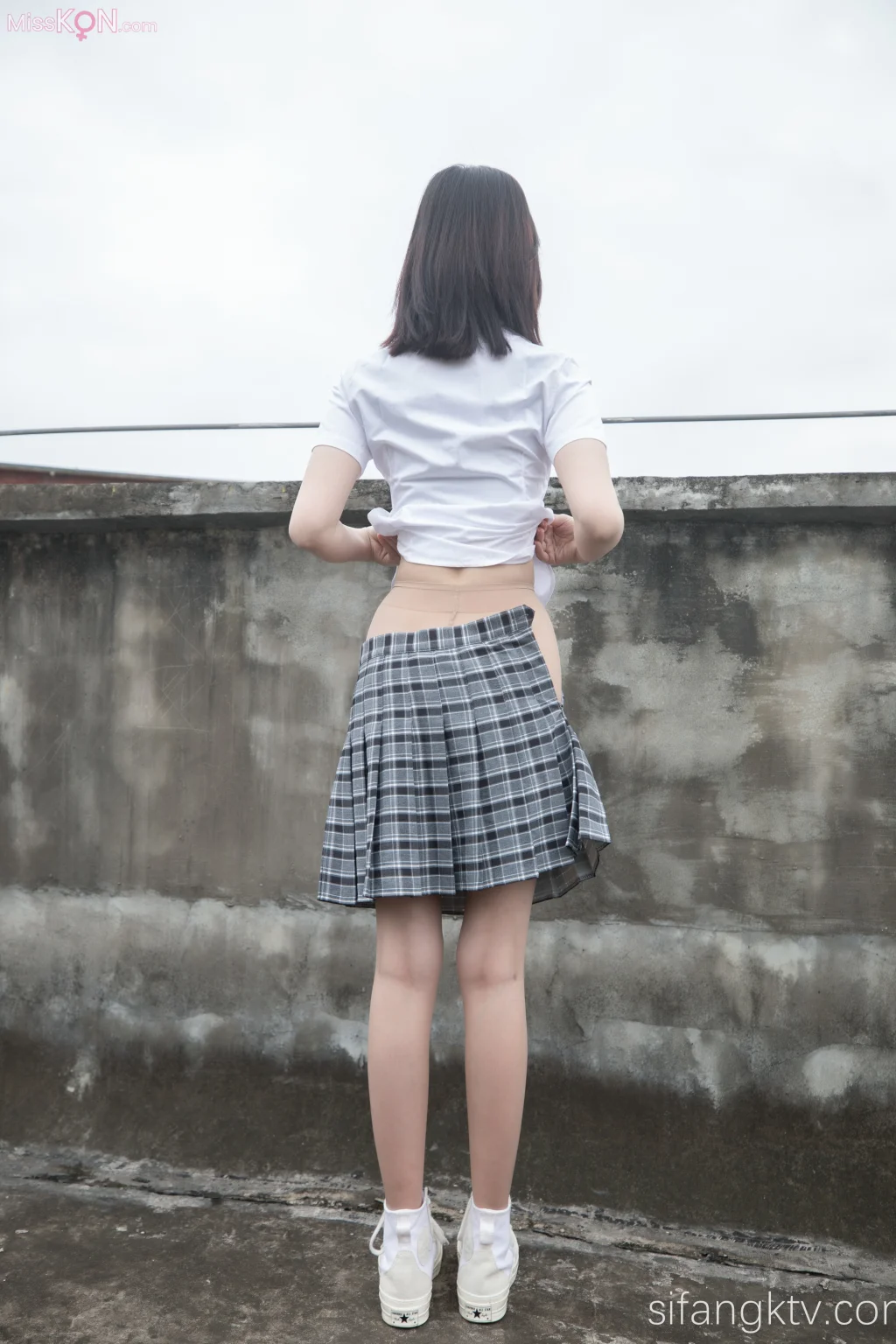 Coser@年年Nnian: 天台JK (78 photos + 1 video)