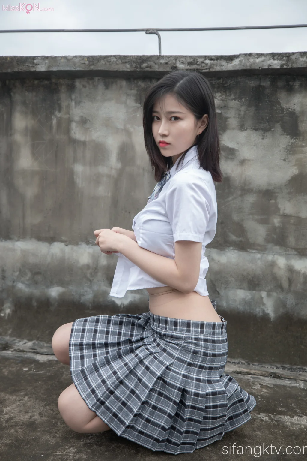 Coser@年年Nnian: 天台JK (78 photos + 1 video)