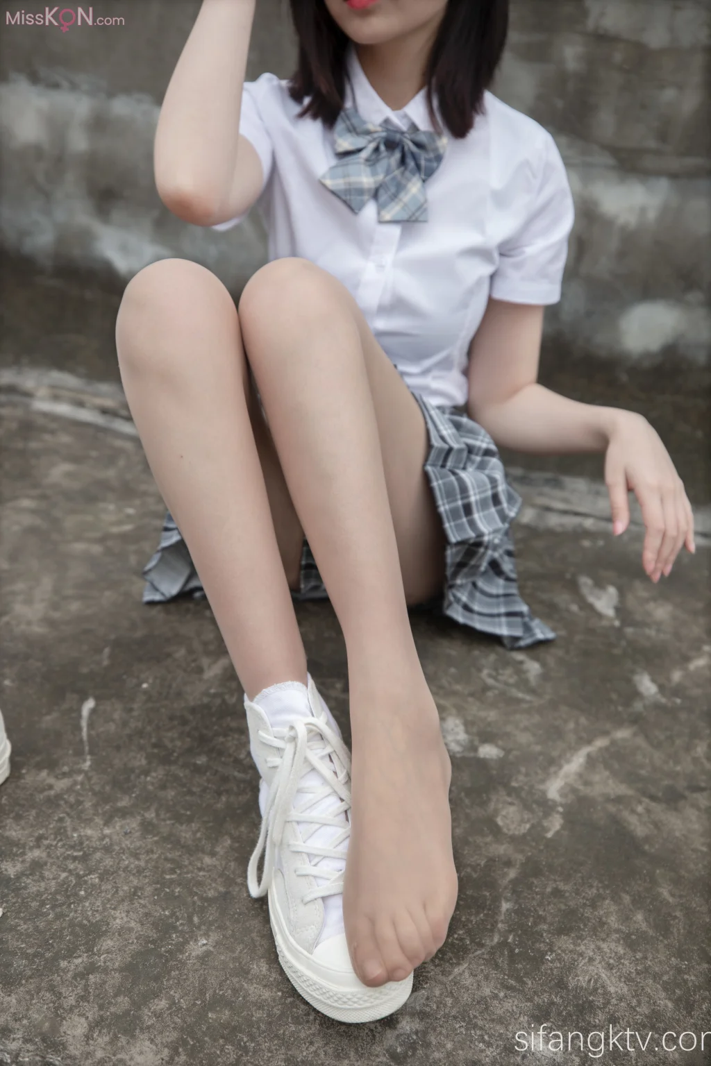 Coser@年年Nnian: 天台JK (78 photos + 1 video)