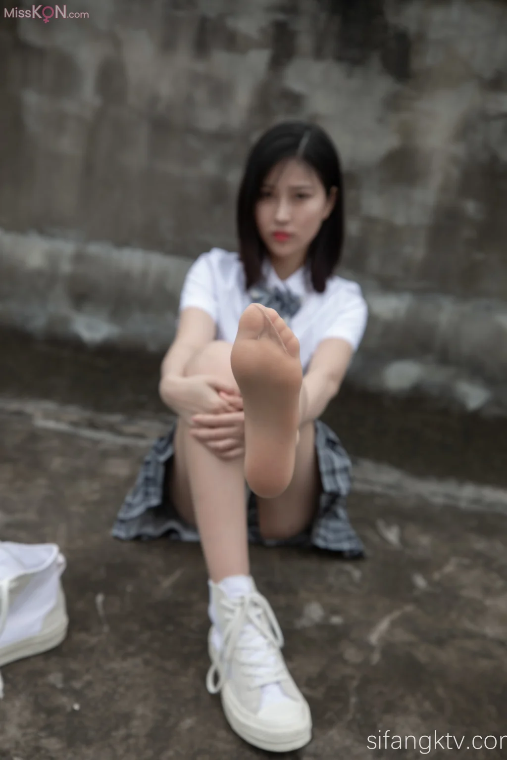 Coser@年年Nnian: 天台JK (78 photos + 1 video)