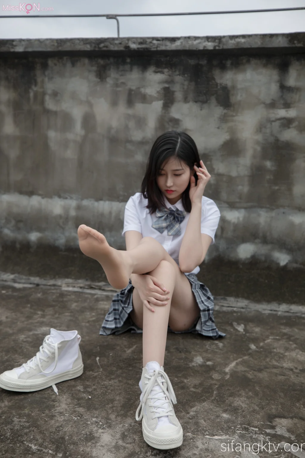 Coser@年年Nnian: 天台JK (78 photos + 1 video)
