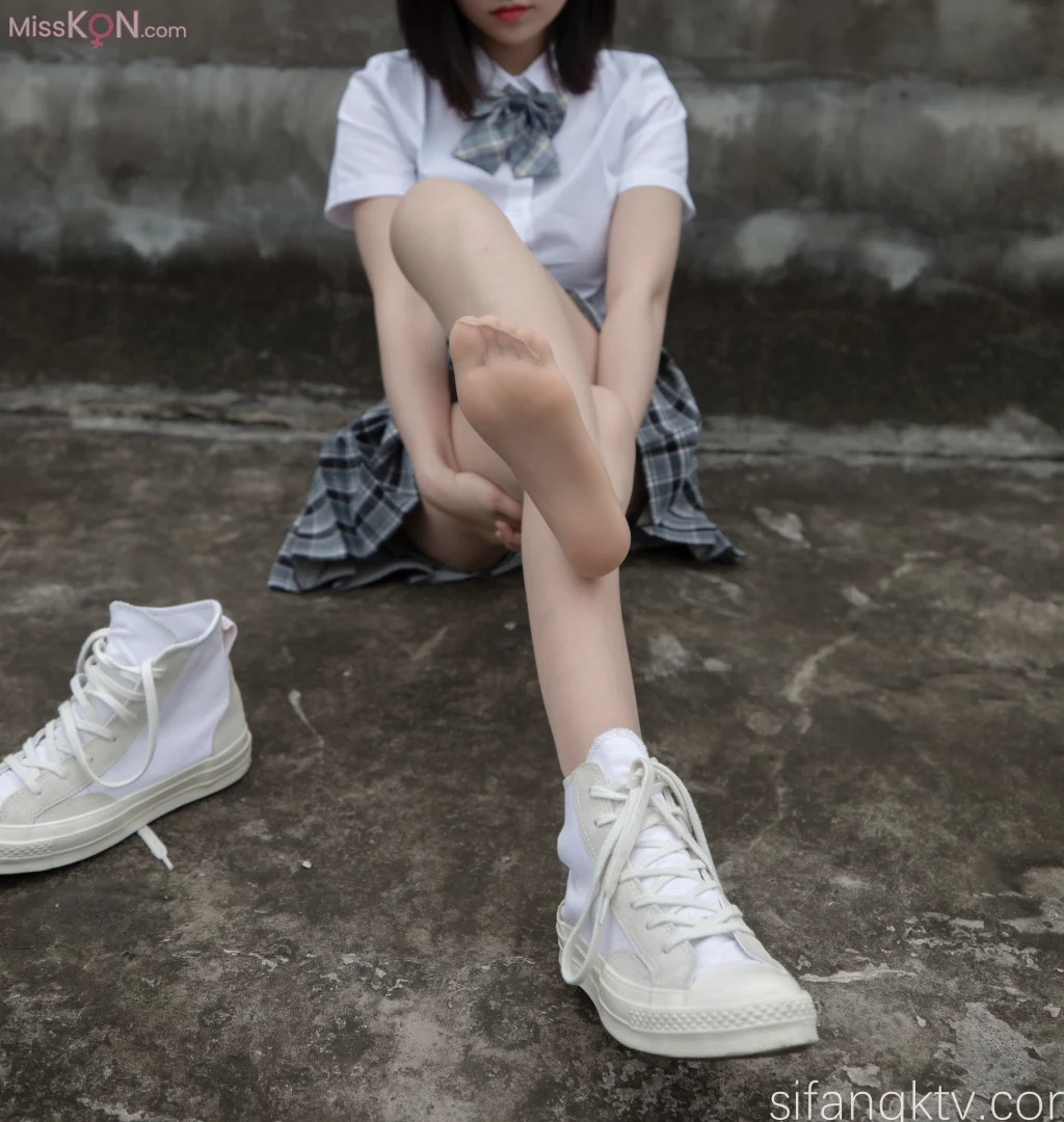 Coser@年年Nnian: 天台JK (78 photos + 1 video)