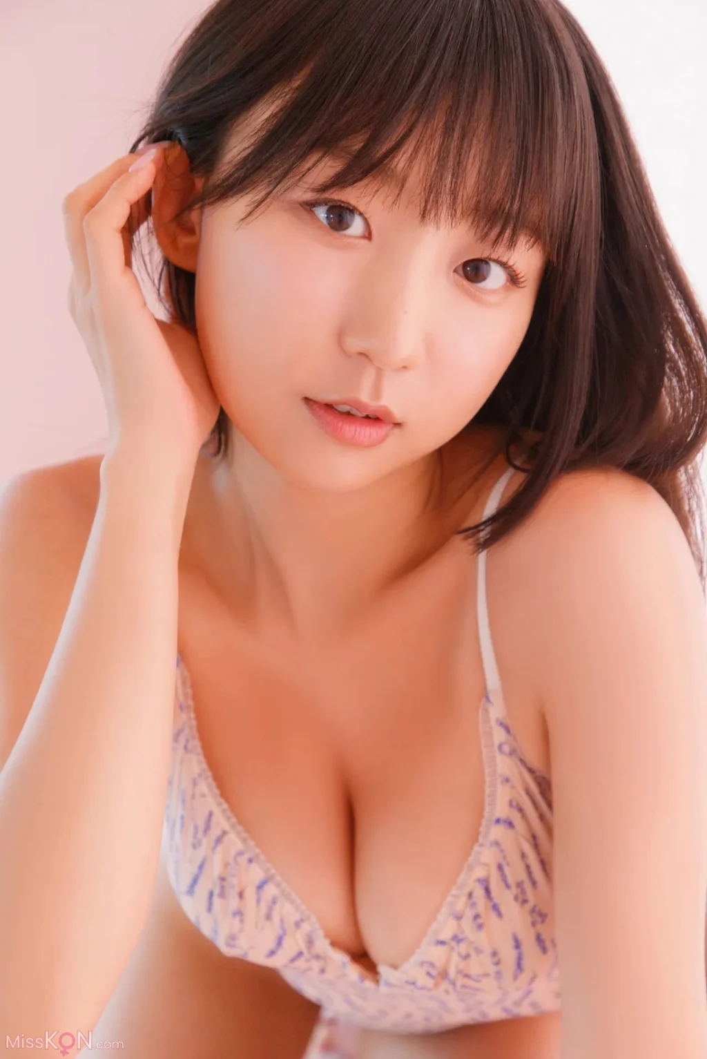 [JP] Eunji Pyo (표은지): FRIDAYデジタル写真集 Juicy (72 photos) – Page 2
