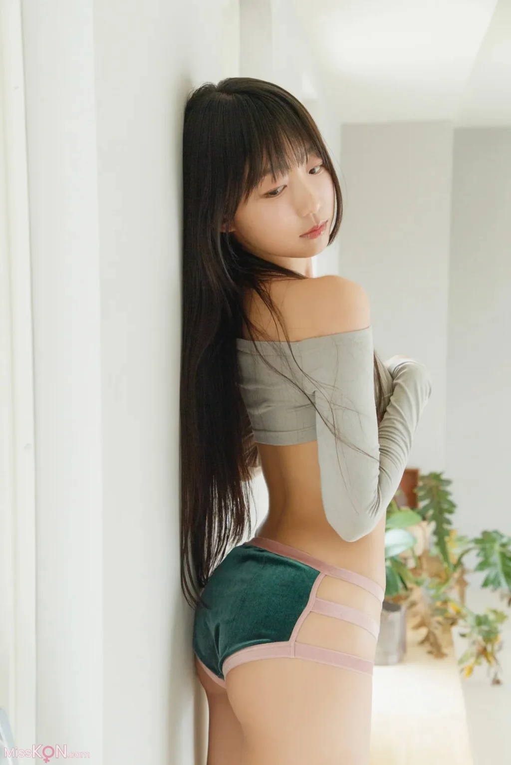 [JP] Eunji Pyo (표은지): FRIDAYデジタル写真集 Juicy (72 photos) – Page 2