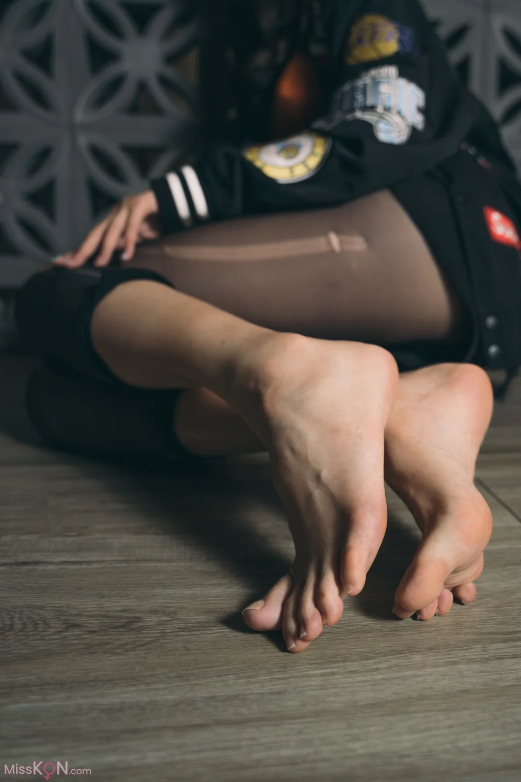 [Limerence原创] No.008: 性感妹子近距离撕扯黑丝袜 (199 photos + 1 video) – Page 3