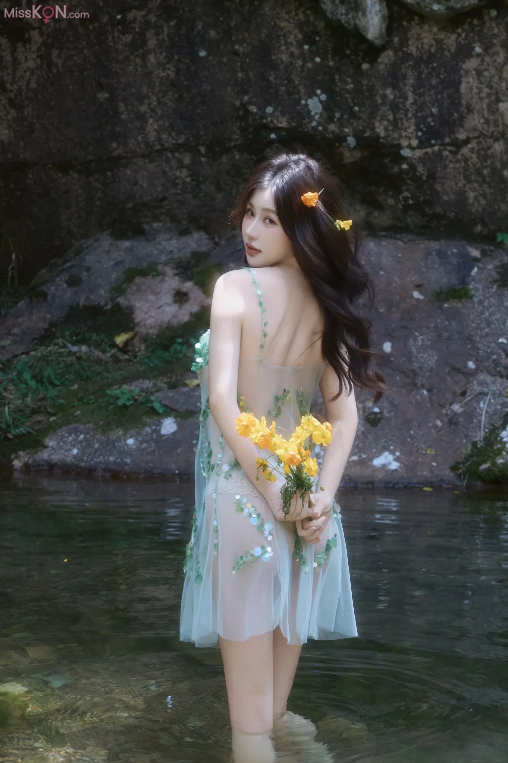 [XR Uncensored] Yin Tian Tian (尹甜甜): R18 秀人网模特 溪水边 (73 photos)