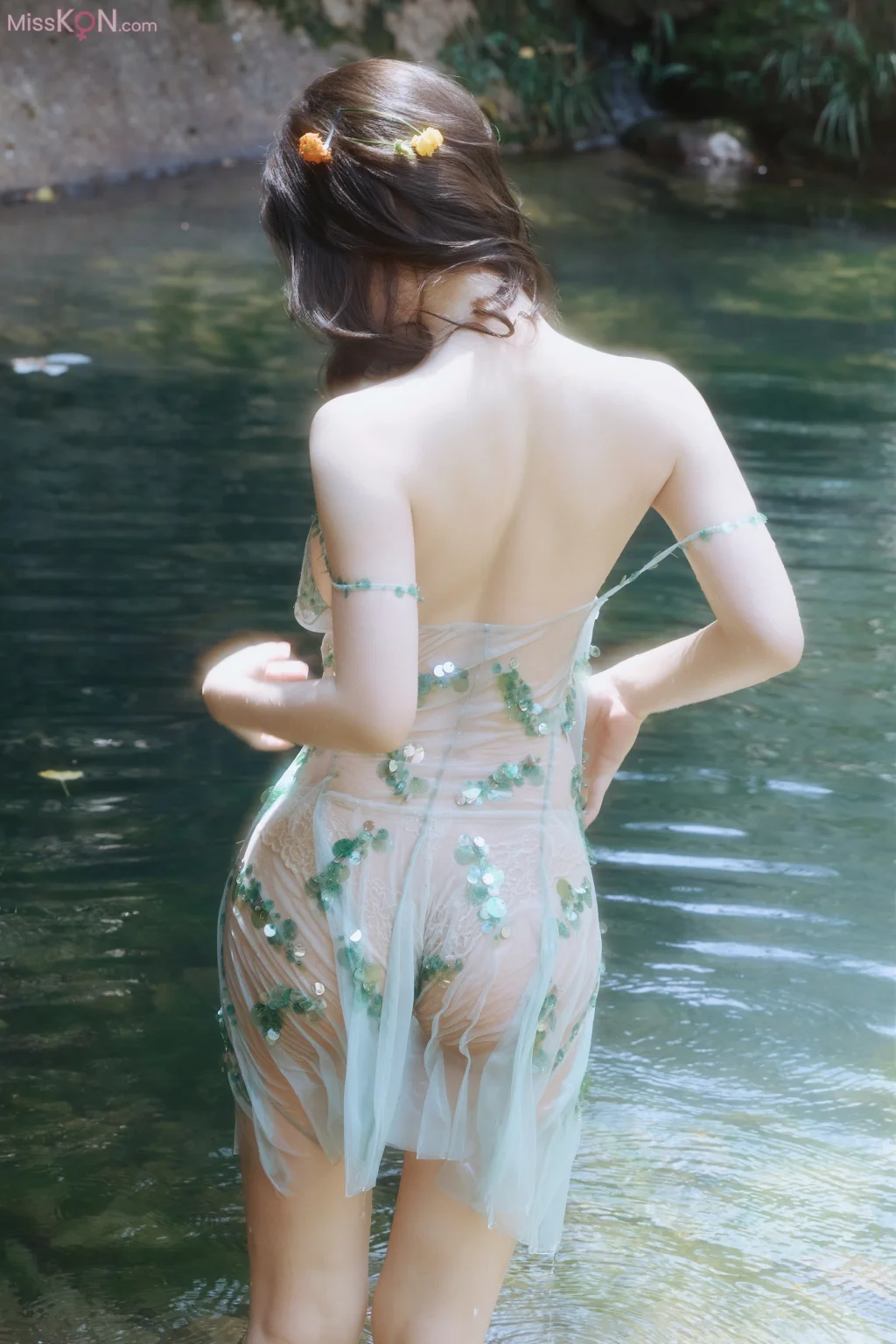 [XR Uncensored] Yin Tian Tian (尹甜甜): R18 秀人网模特 溪水边 (73 photos)