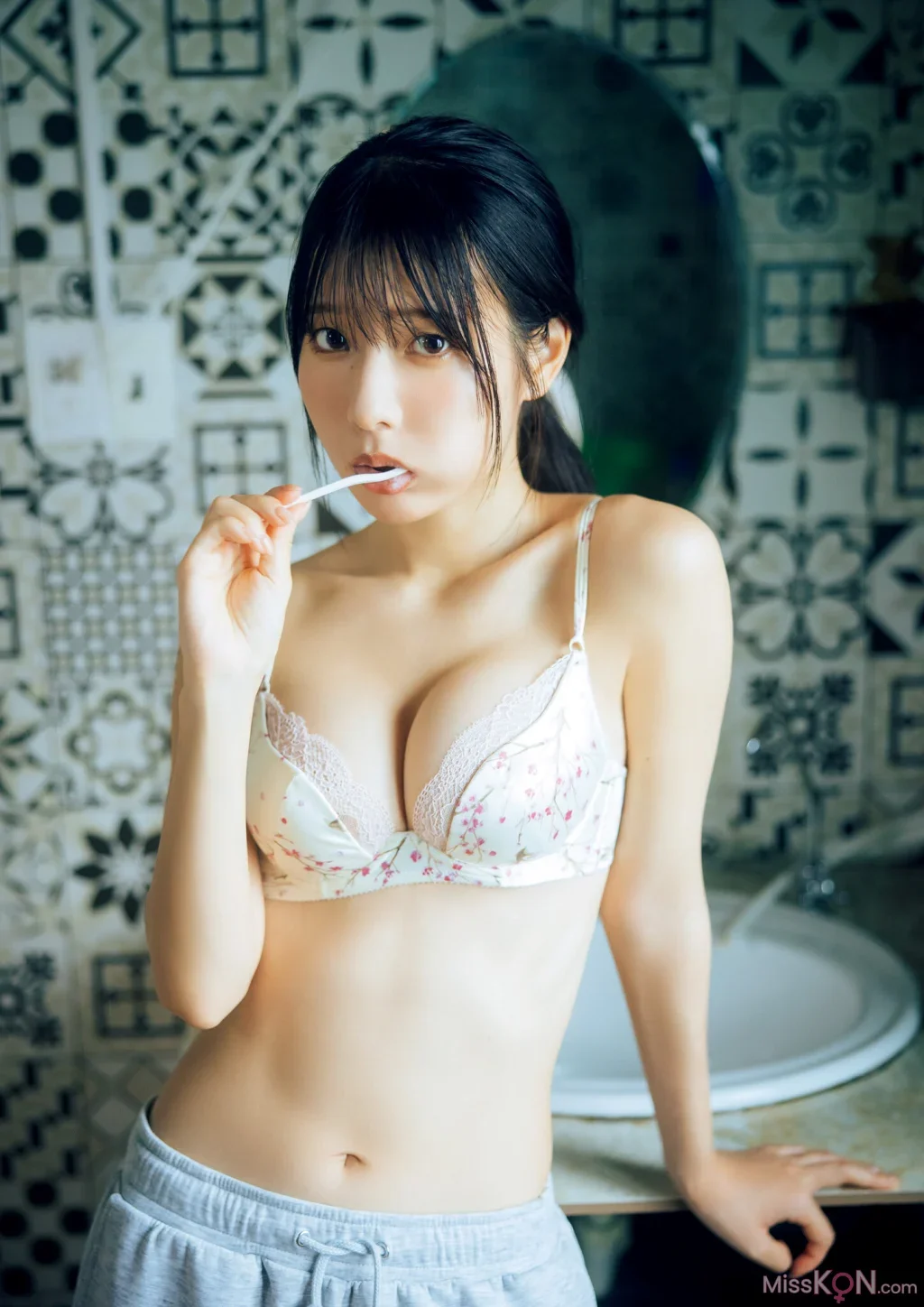 [JP] Oku Yui (奥ゆい): 1st写真集 ゆいゆい (133 photos)