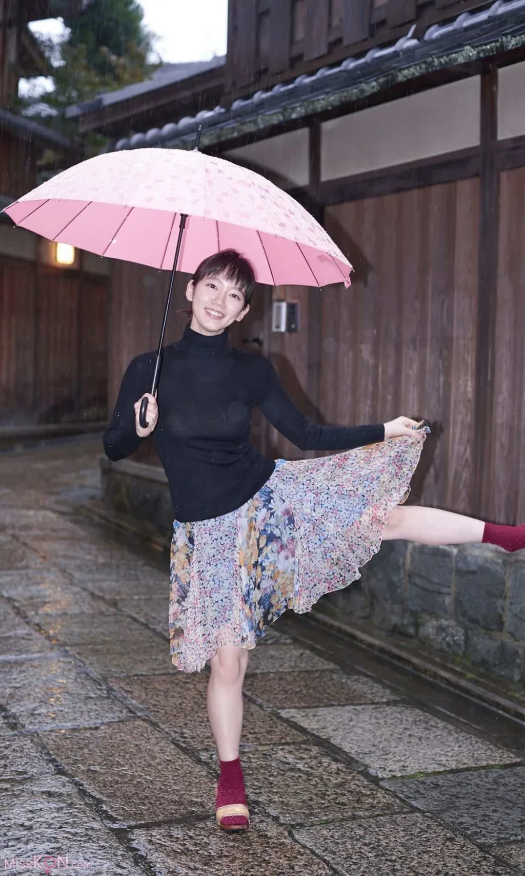 [JP] Riho Yoshioka (吉岡里帆): ＜デジタル週プレ写真集＞「西へ」 (105 photos)