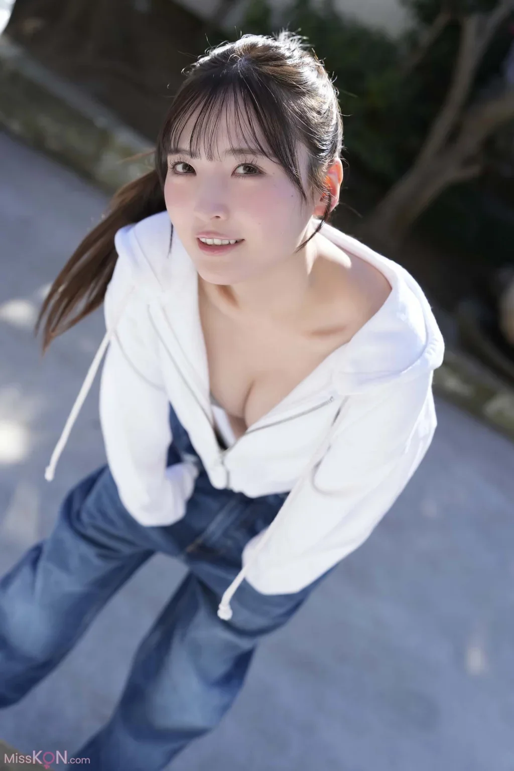[JP] Yura Yura (由良ゆら): 【DMM限定版】デジタル写真集 あどけなセンセーション (55 photos)