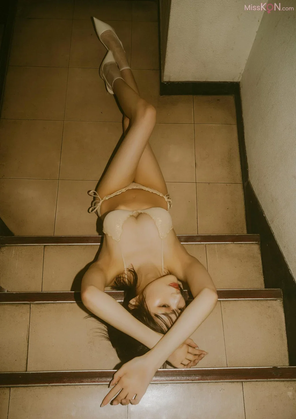 [JP] babababambi (＃ババババンビ): B.L.T.デジタル写真集 宇咲(#ババババンビ) KEEP ON EYES (48 photos)