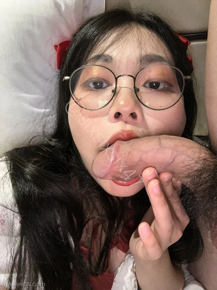 [OtherXXX] Sixsixsix47: 少女私拍套图福利 (123 photos + 3 videos)