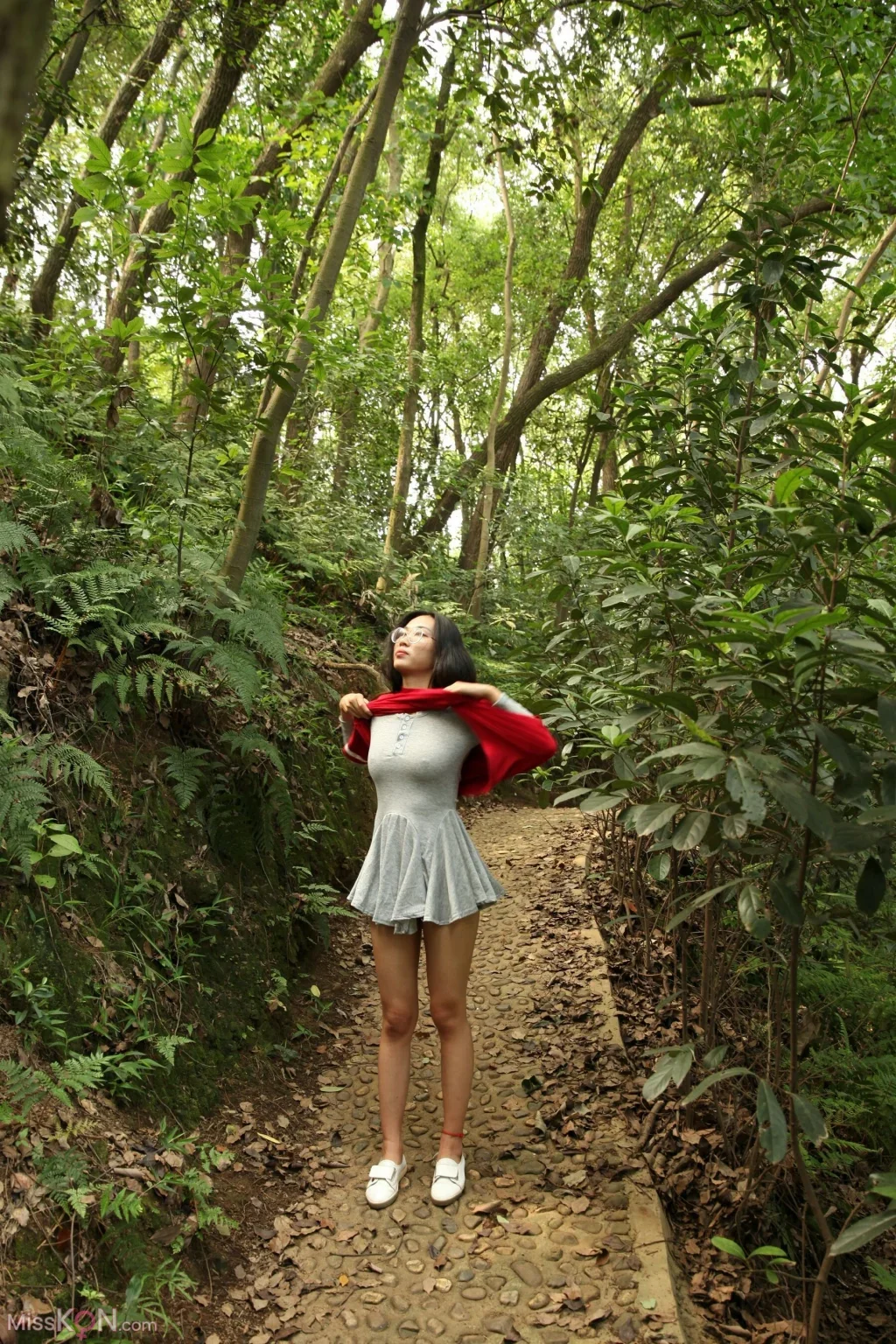 [Private Photoshoot] 芳芳: 长腿御姐户外 全尺度私拍 (197 photos + 1 video)