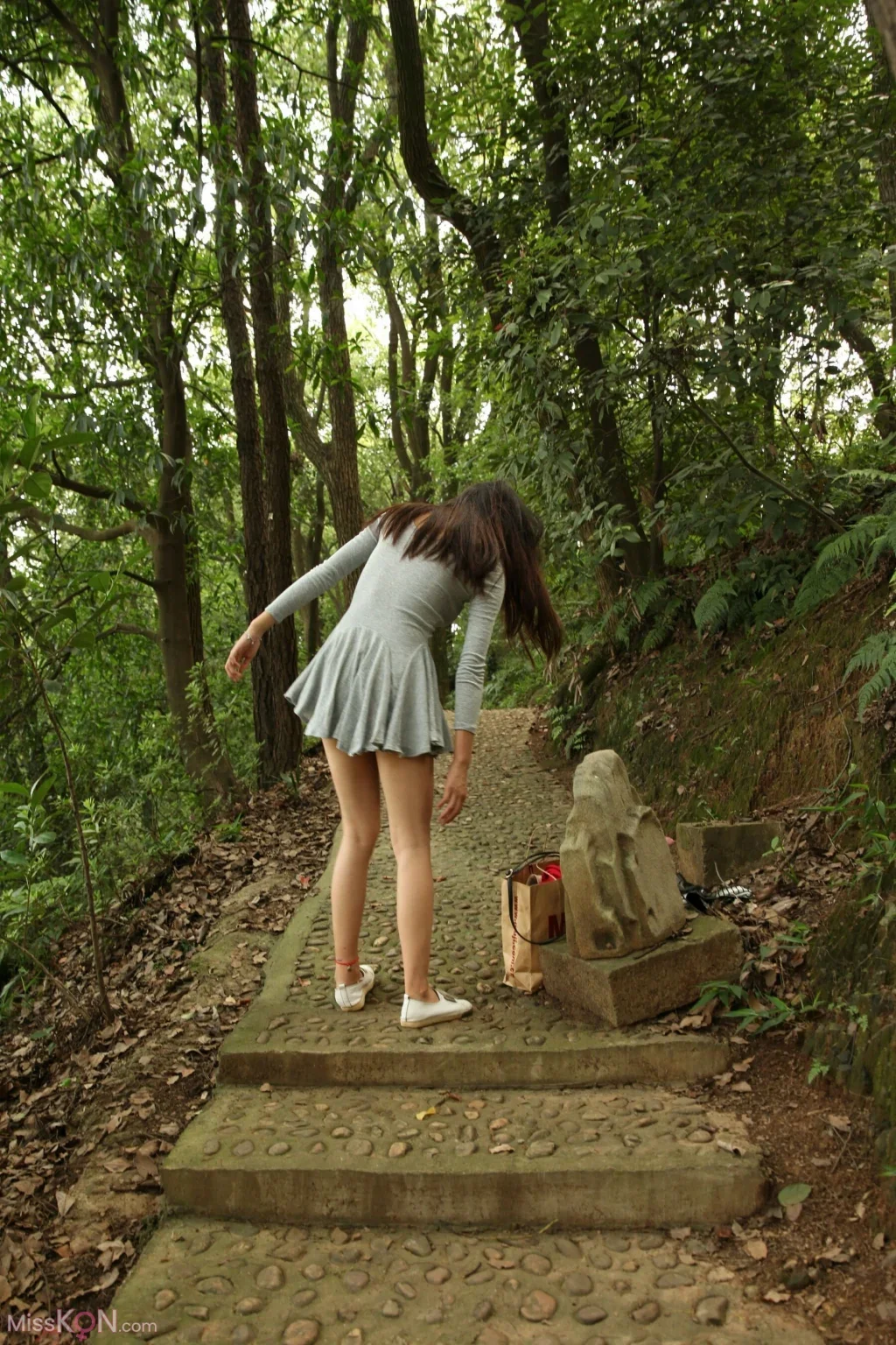 [Private Photoshoot] 芳芳: 长腿御姐户外 全尺度私拍 (197 photos + 1 video)