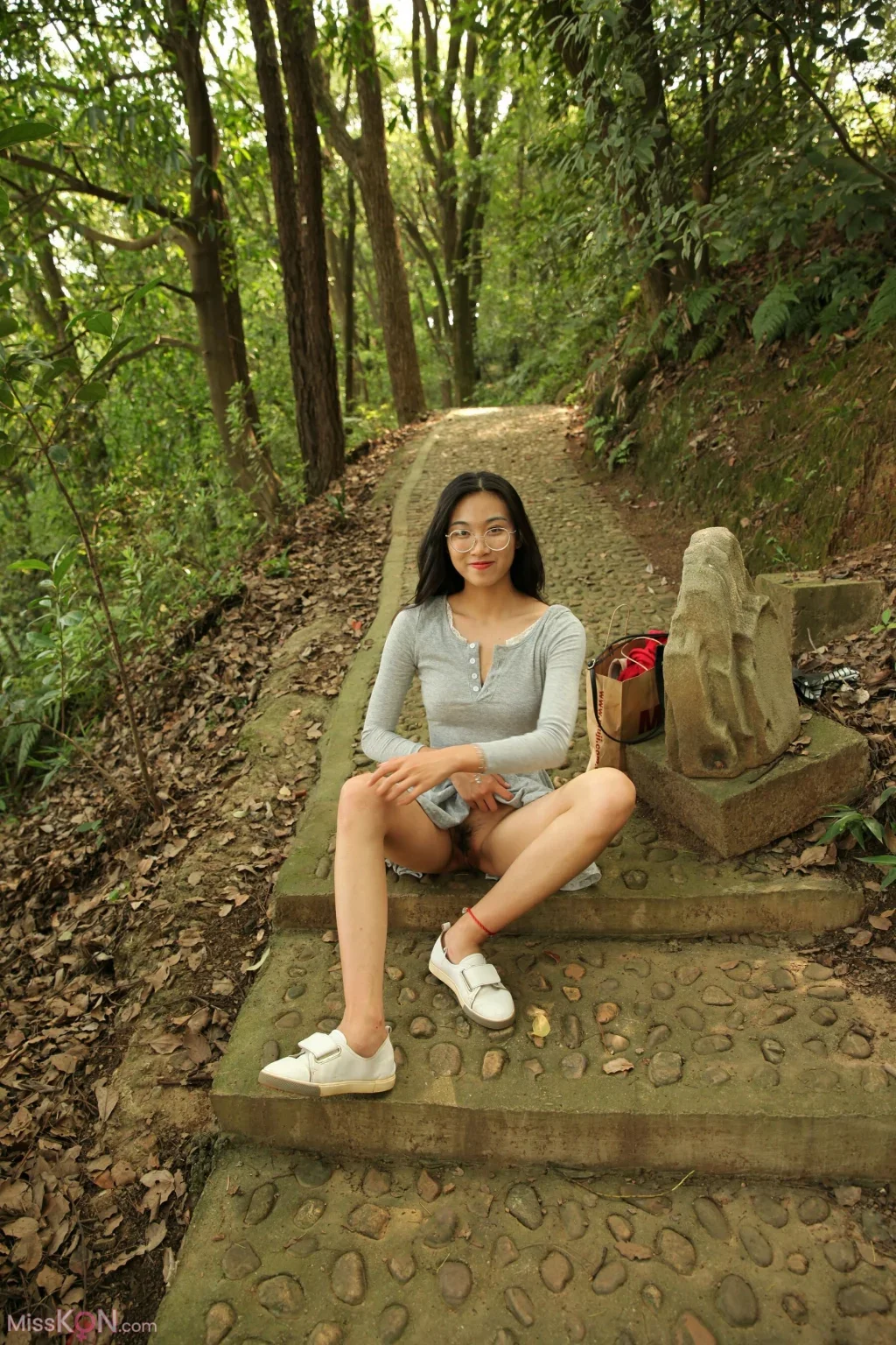 [Private Photoshoot] 芳芳: 长腿御姐户外 全尺度私拍 (197 photos + 1 video)
