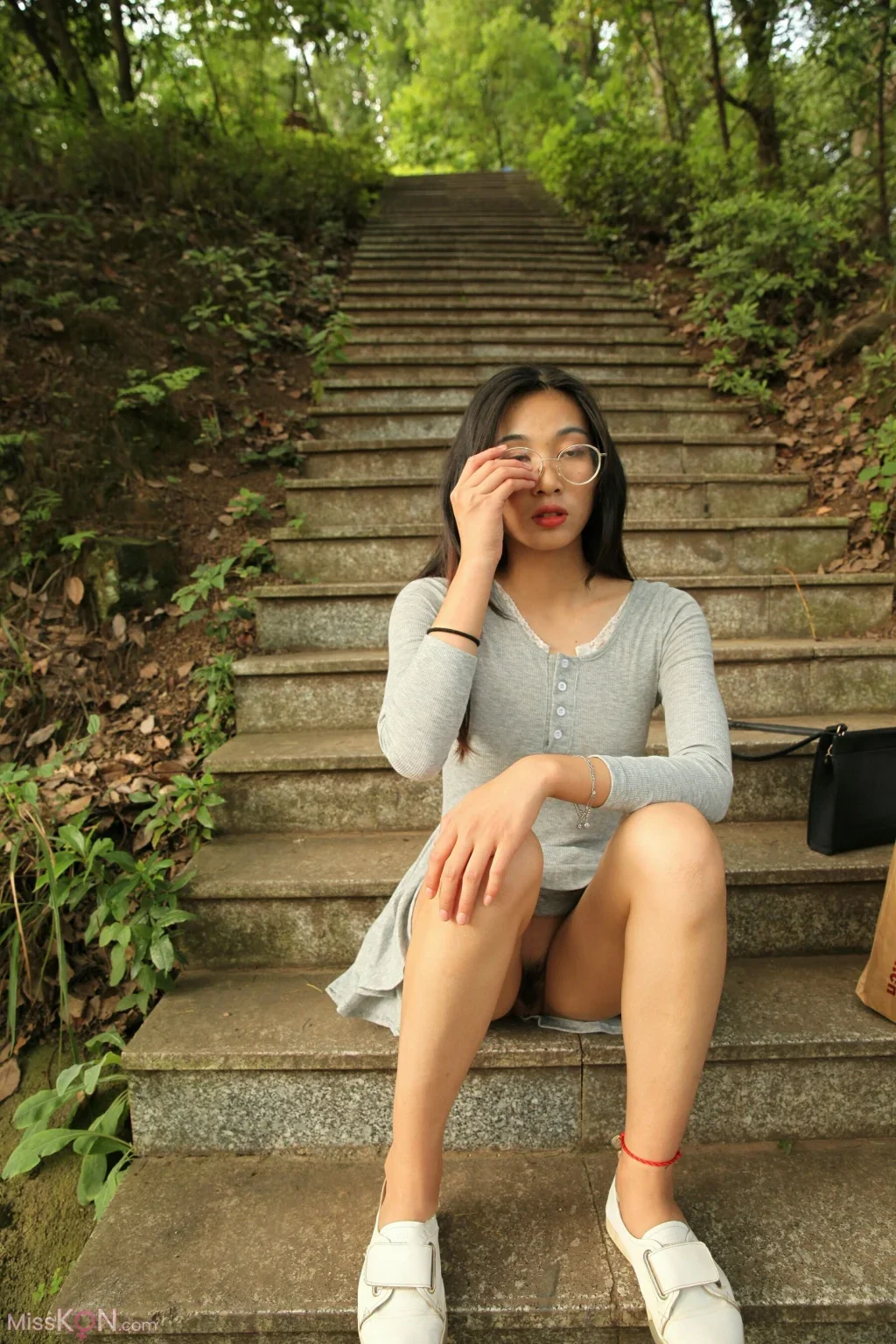 [Private Photoshoot] 芳芳: 长腿御姐户外 全尺度私拍 (197 photos + 1 video)