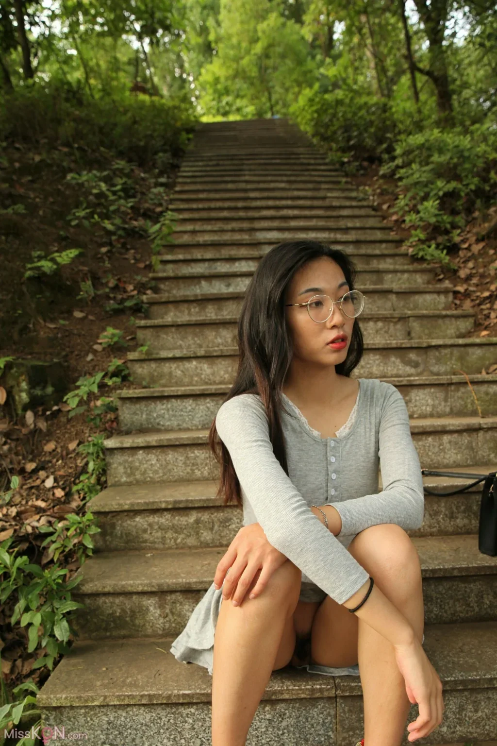 [Private Photoshoot] 芳芳: 长腿御姐户外 全尺度私拍 (197 photos + 1 video)