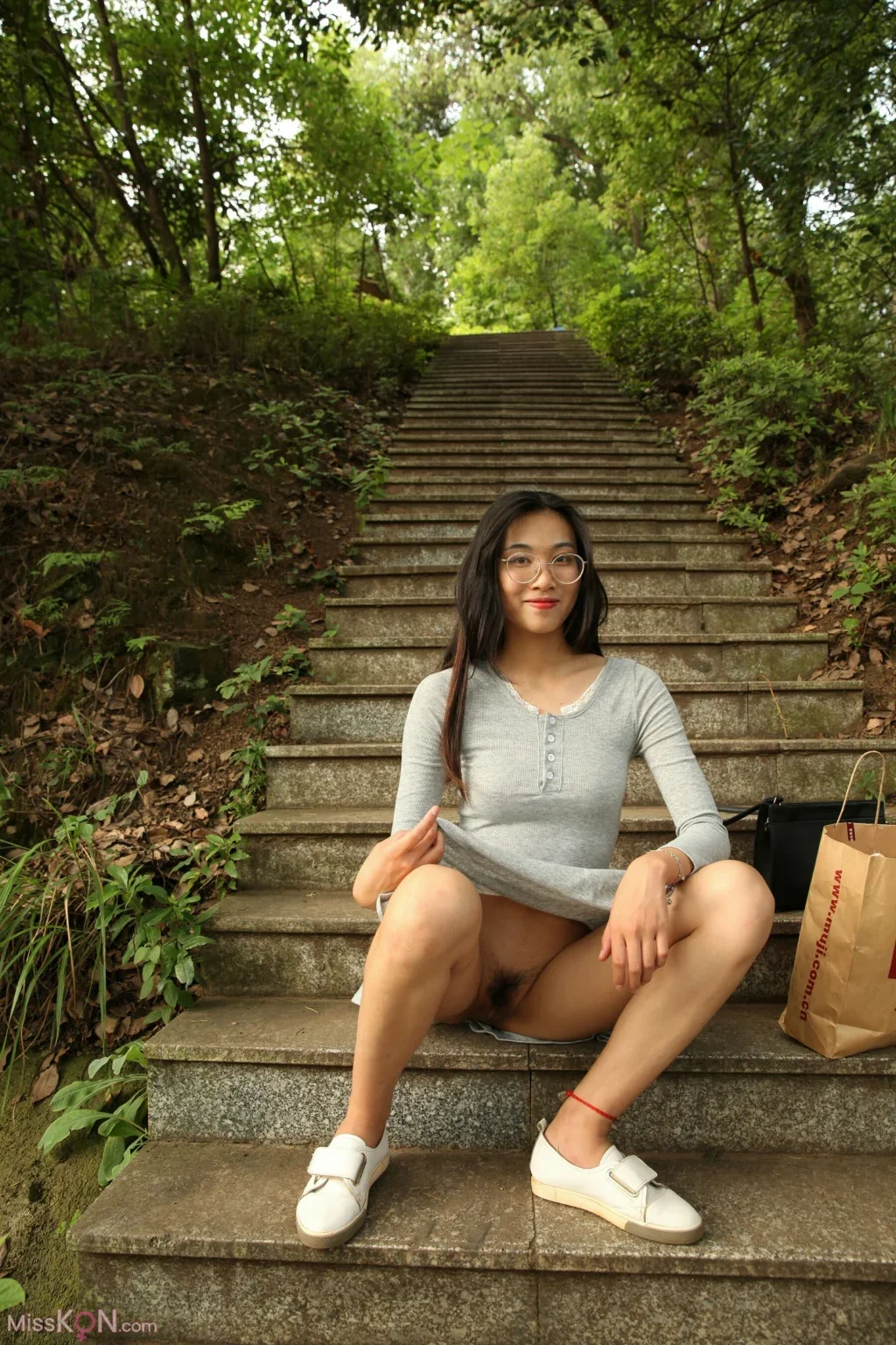 [Private Photoshoot] 芳芳: 长腿御姐户外 全尺度私拍 (197 photos + 1 video)