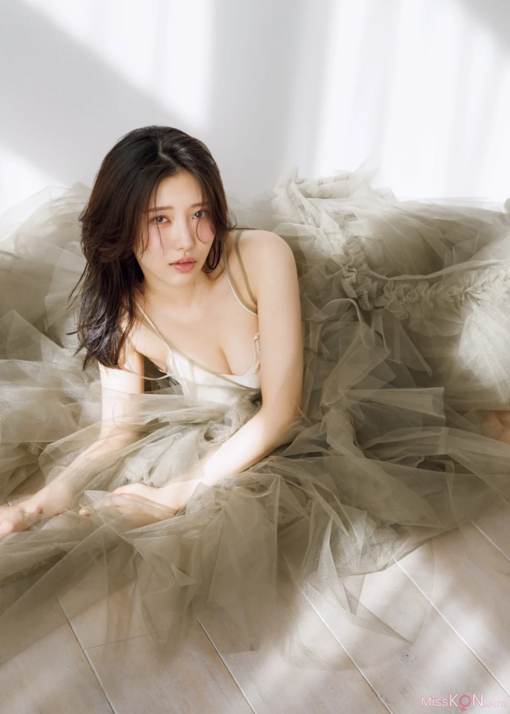 [JP] Kanon Shizaki (志崎樺音): 1st写真集 unplugged (117 photos)