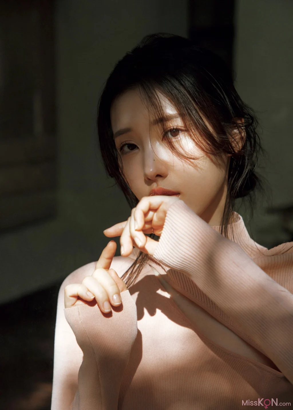 [JP] Kanon Shizaki (志崎樺音): 1st写真集 unplugged (117 photos) – Page 2
